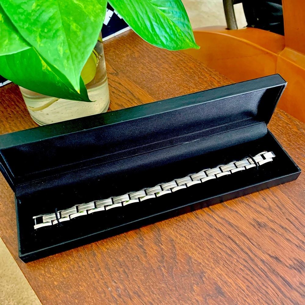 Unisex Titanium & Stainless steel 8 3/4” bracelet